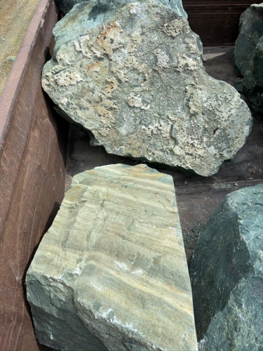 Ландшафтные глыбы зелёные 200-500 килограмм купить в Карасуке