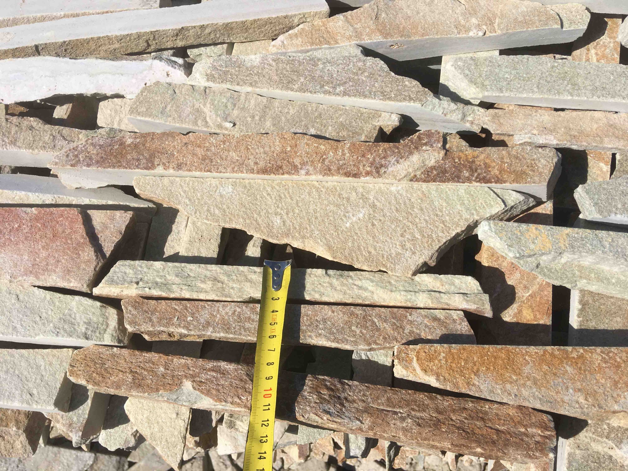 Горбушка златолит золотистый для облицовки купить в Карасуке