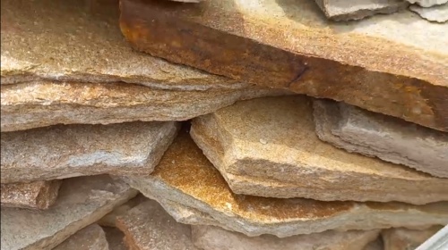 Плитняк златолит жёлтый золотистый для отмостки купить в Карасуке