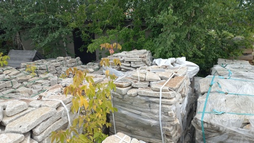 Плитняк галтованный гранитный для ландшафтного дизайна купить в Карасуке