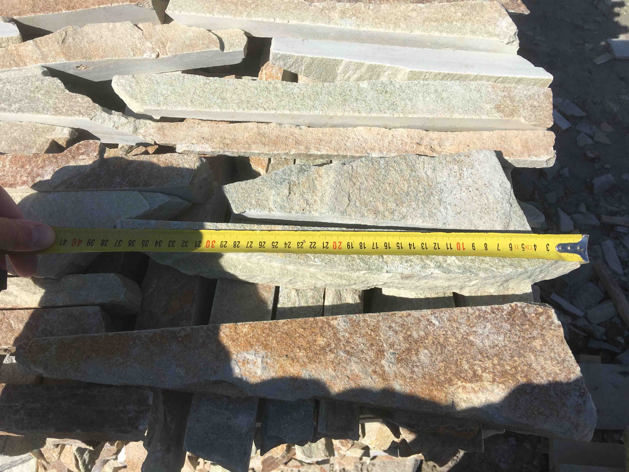 Горбушка златолит золотистый для облицовки купить в Карасуке