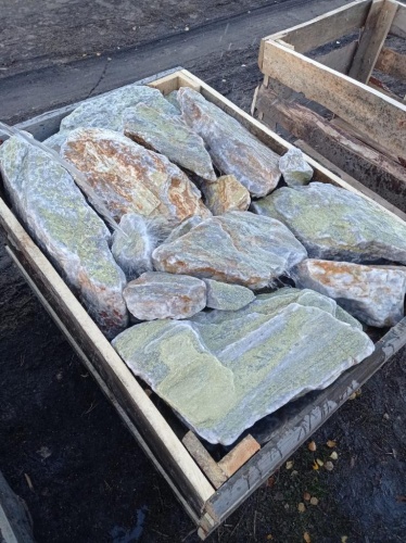 Златолит жёлтый, жёлто-зелёный глыбки и валуны для ланшафтного дизайна купить в Карасуке