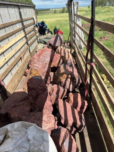 Ландшафтные глыбы красно-фиолетовые 200-1000 килограмм купить в Карасуке