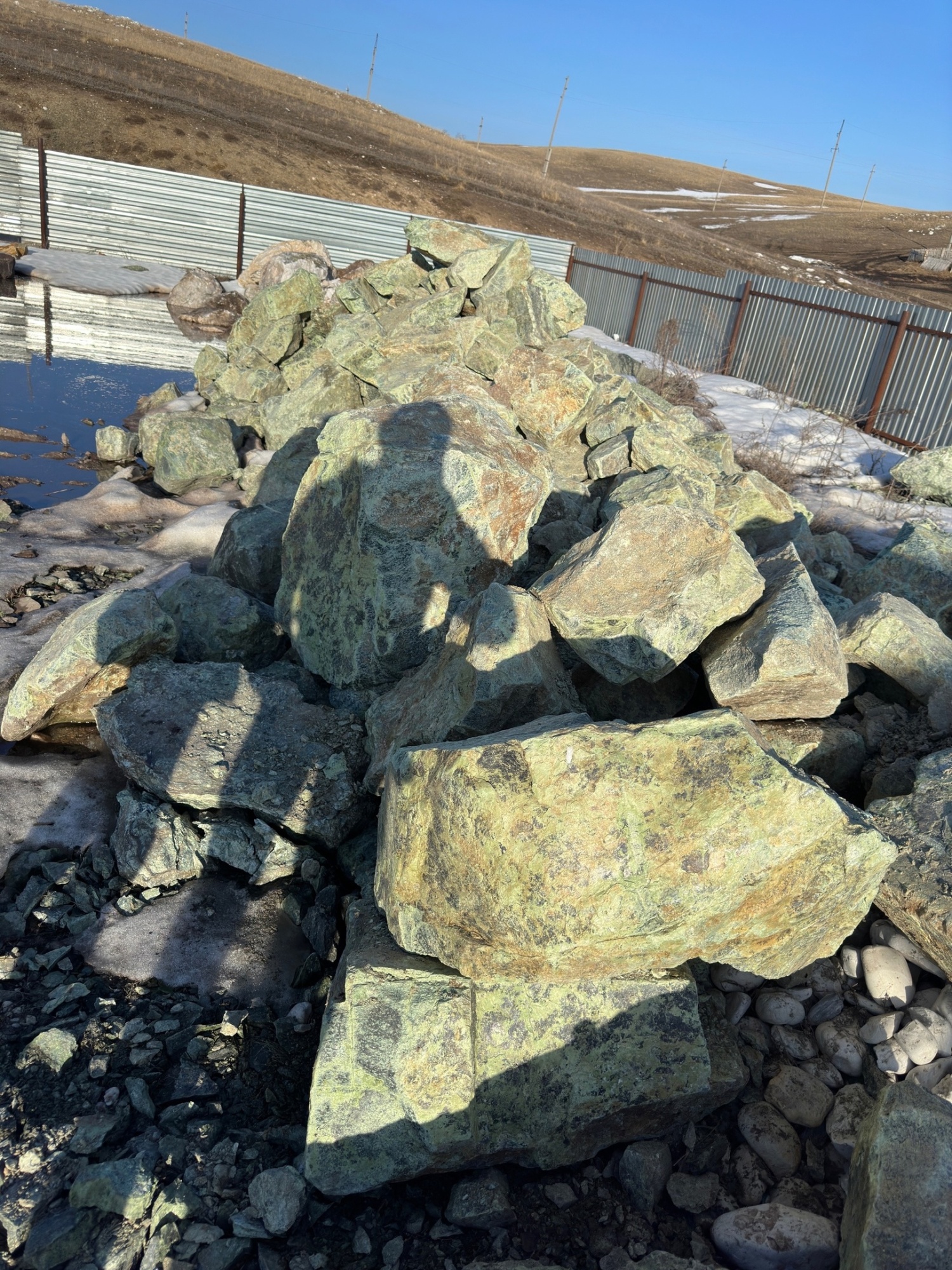 Камни для ландшафтного дизайна зелёные 10-60 килограмм купить в Карасуке