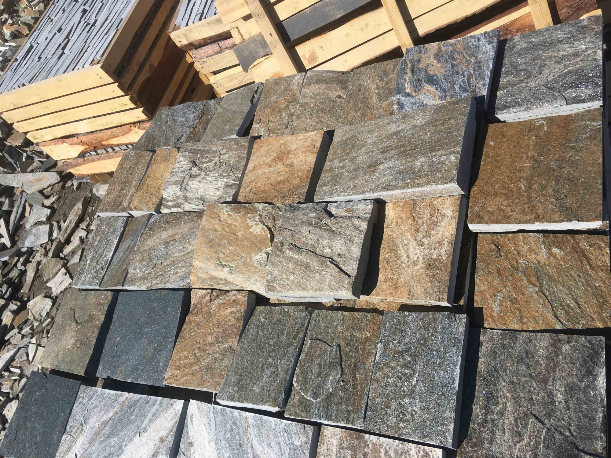 Плитка пилёная златолит Уральский для фасада купить в Карасуке