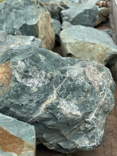 Камни для ландшафтного дизайна зелёные 10-60 килограмм купить в Карасуке