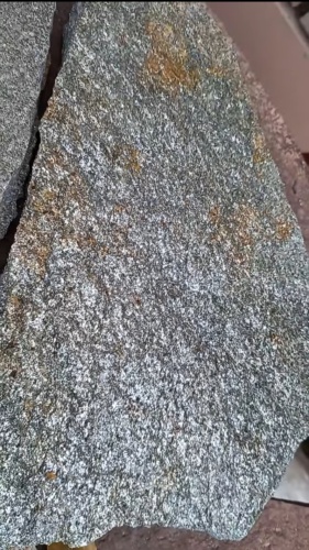 Плитняк златолит серебристый для цоколя, отмостки купить в Карасуке