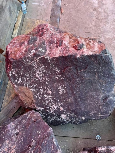 Камни для ландшафтного дизайна красно-фиолетовые 10-60 килограмм купить в Карасуке