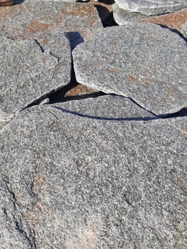 Златолит серебристый галтованный для лестниц купить в Карасуке