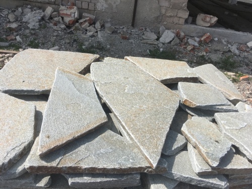 Златолит серебристый галтованный для лестниц купить в Карасуке